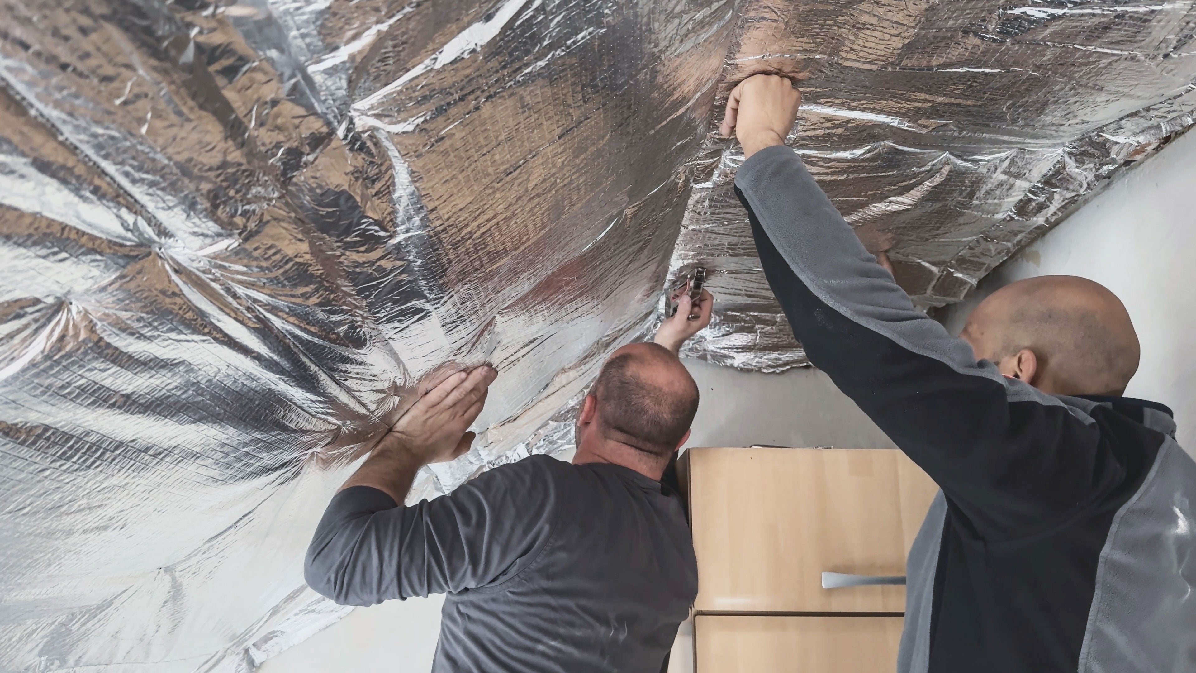 FX5 Montage durch Profi-Handwerker in kleinem Raum