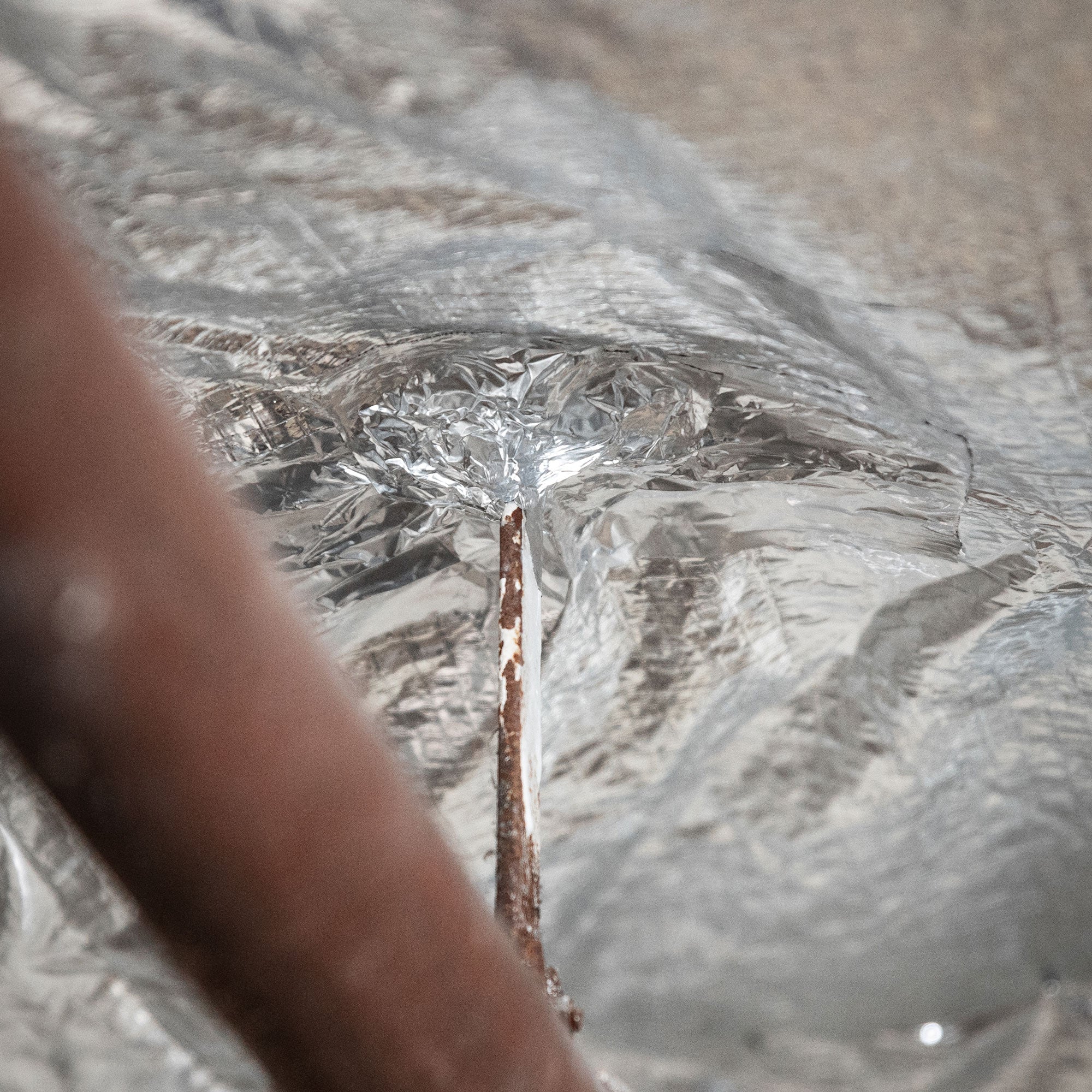 Abschluss von Rohren oder Kabel mit reflektierendem Klebeband von FRIEDWIL